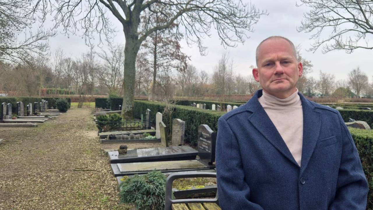 Adriaan de Jong wil een natuurbegraafplaats realiseren in de gemeente Altena (foto: Niek de Bruijn)