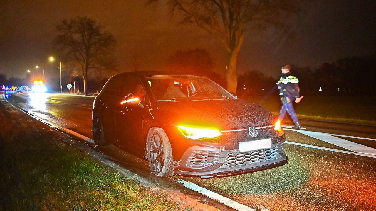 De auto schrampte de scooter (Foto: Persbureau Heitink.)