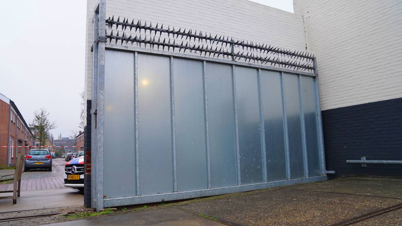 Een soortgelijke poort op het terrein (foto: Bart Meesters/Persbureau Heitink).