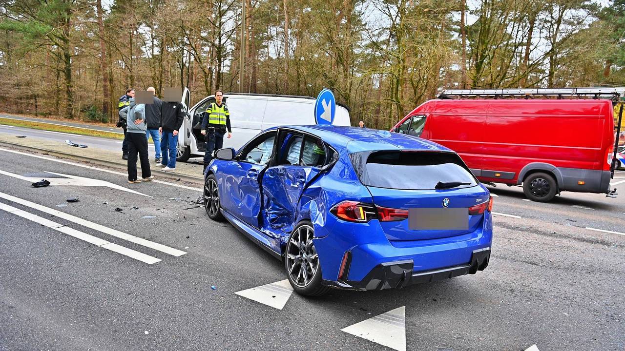 De auto wilde afslaan toen het misging (foto: Rico Vogels / Persbureau Heitink).