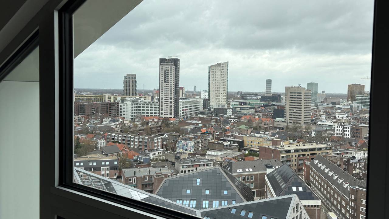 Vanuit het penthouse is de hele stad Eindhoven door de ramen te bekijken (foto: Rogier van Son). 