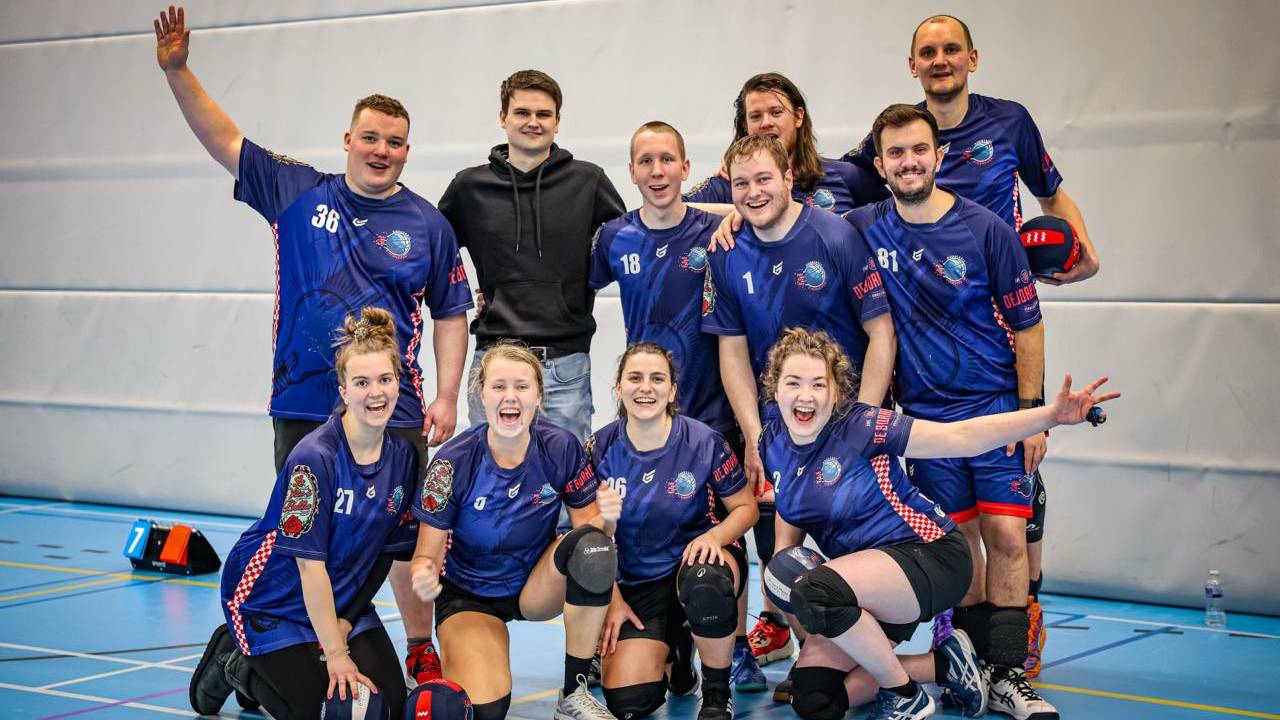 Het team van Dodgeball Eindhoven, Daniel Bernaards - de Boer met nummer 1..