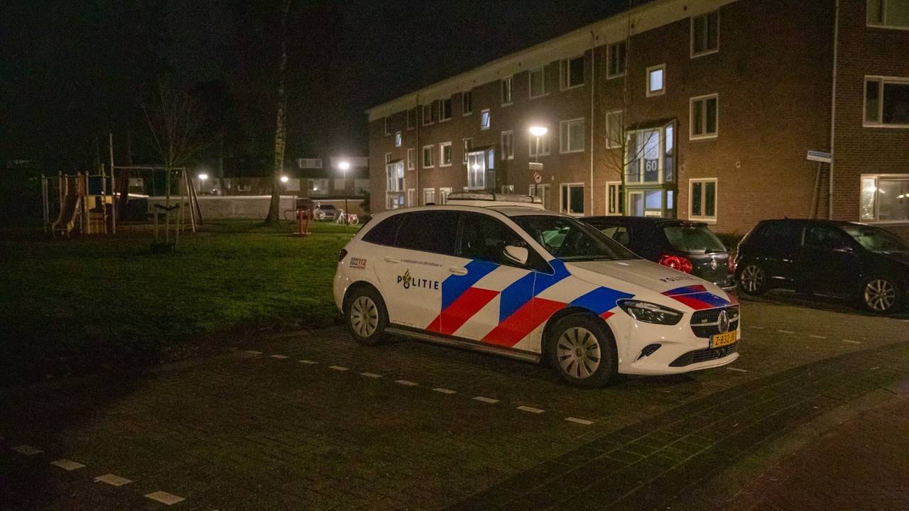 De bewoner liep bij de overval in Bergen op Zoom lichte verwondingen op (foto: Christian Traets/Persbureau Heitink).