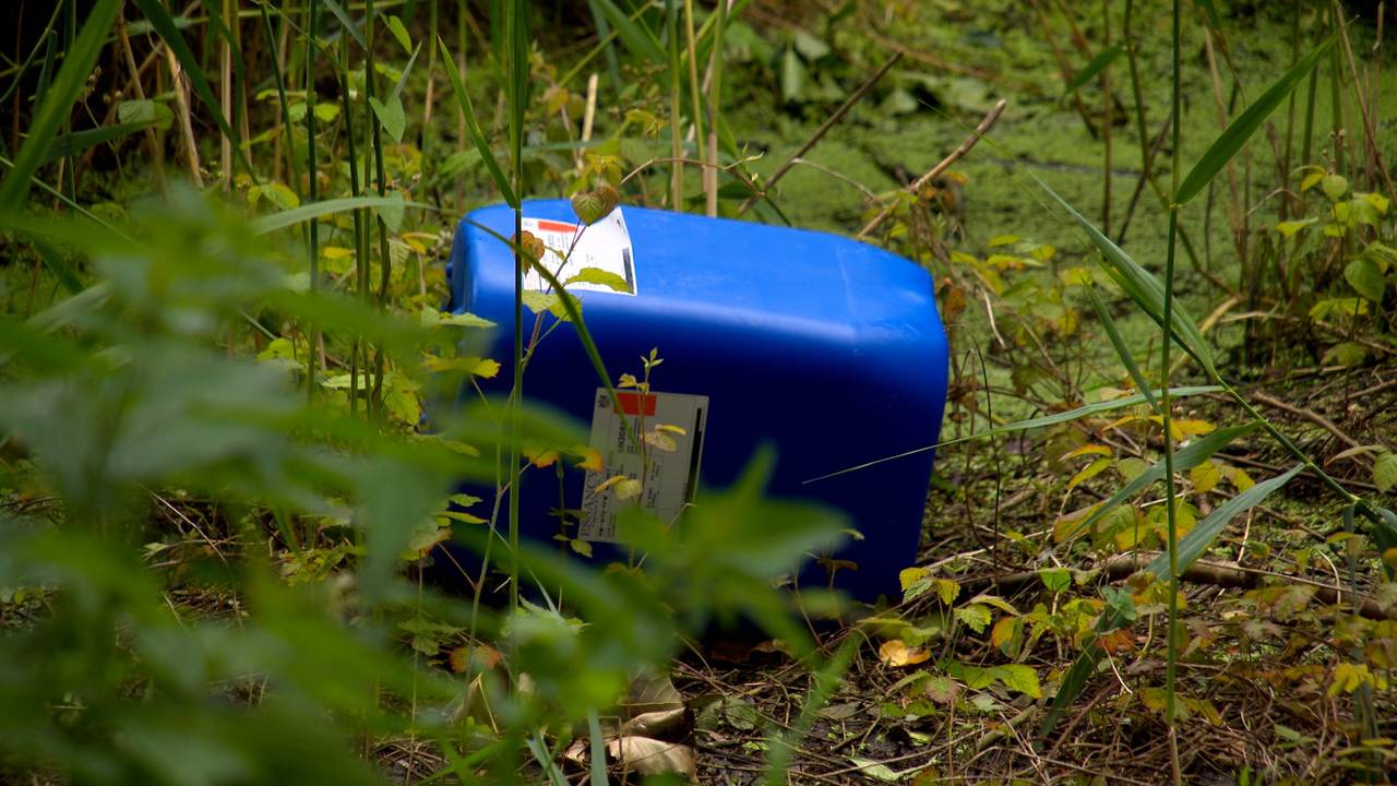 Blauw vat met drugsafval (foto: Omroep Brabant).