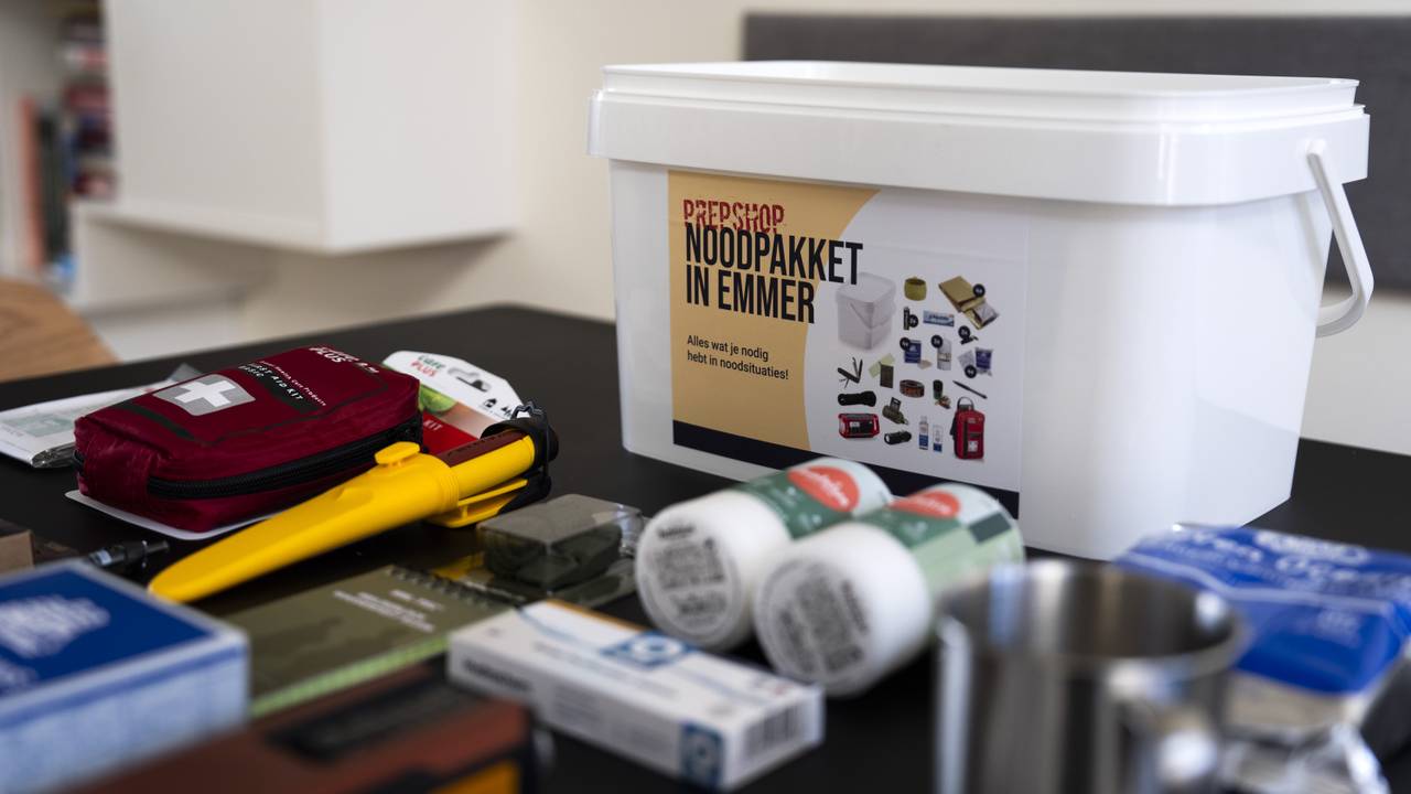 Een noodpakket voor het geval er een crisis is. (Foto: Jeroen Jumelet/ANP.)