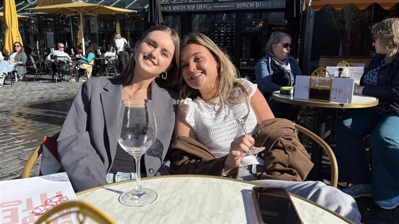 Floor en Mila op het terras (foto: Ruud Ritzen).