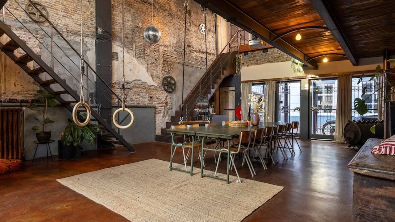 Bijzonder Brabants Koophuis: woning in een oude bioscoop (foto: Van der Sande Makelaars).