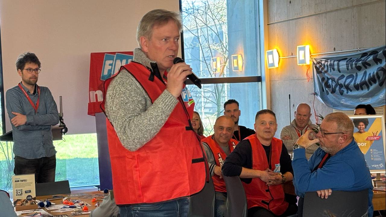 De medewerkers van de PI Vught werden toegesproken door vakbondsleden en collega's (foto: DJI).