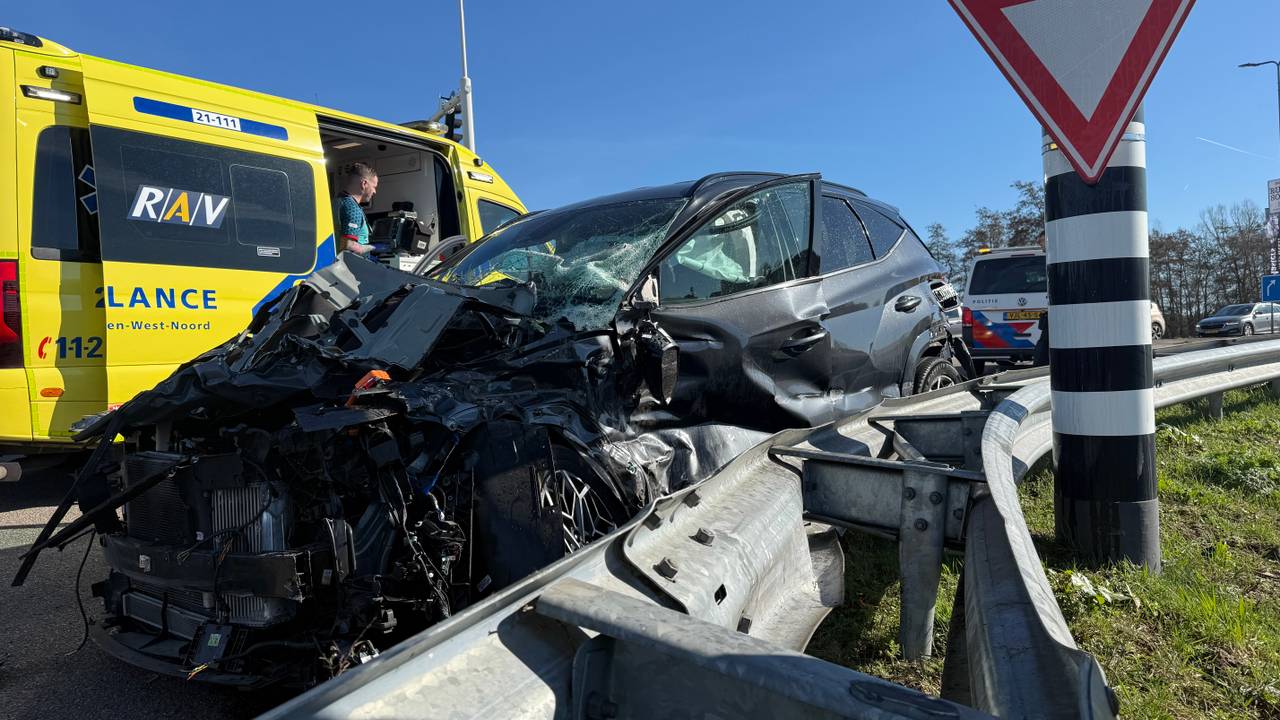 Automobiliste gewond bij botsing met vrachtwagen bij Vught