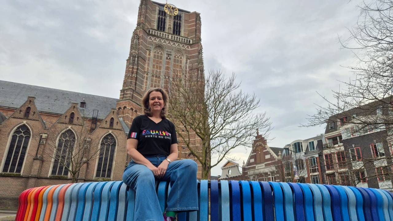 Raadslid Jacqueline Kuhlmann (GroenLinks-PvdA Oosterhout) strijdt voor de acceptatie van LHBTQ+-personen (foto: Niek de Bruijn)