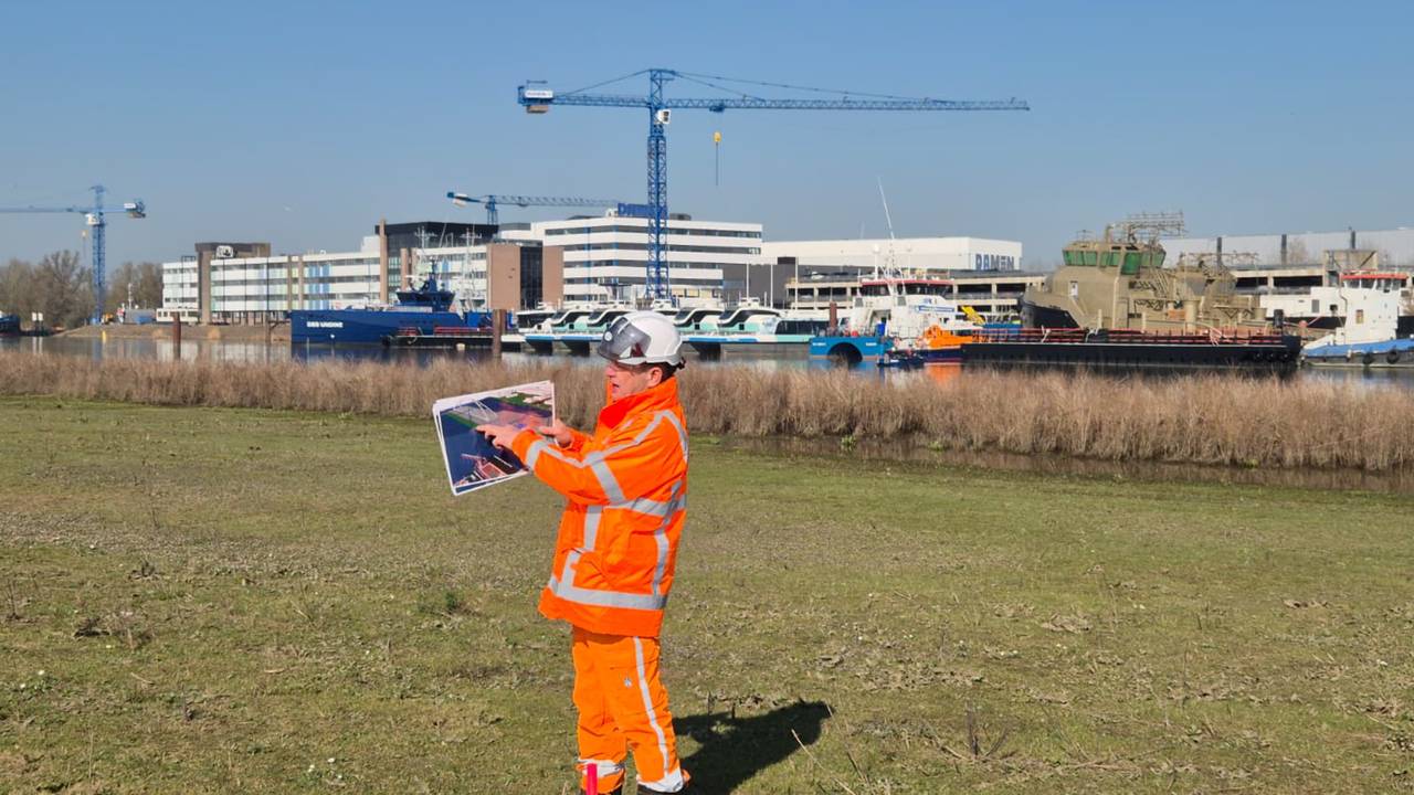 Hordijk met een impressiefoto voor het terrein van Damen Shipyards (foto: Niek de Bruijn).