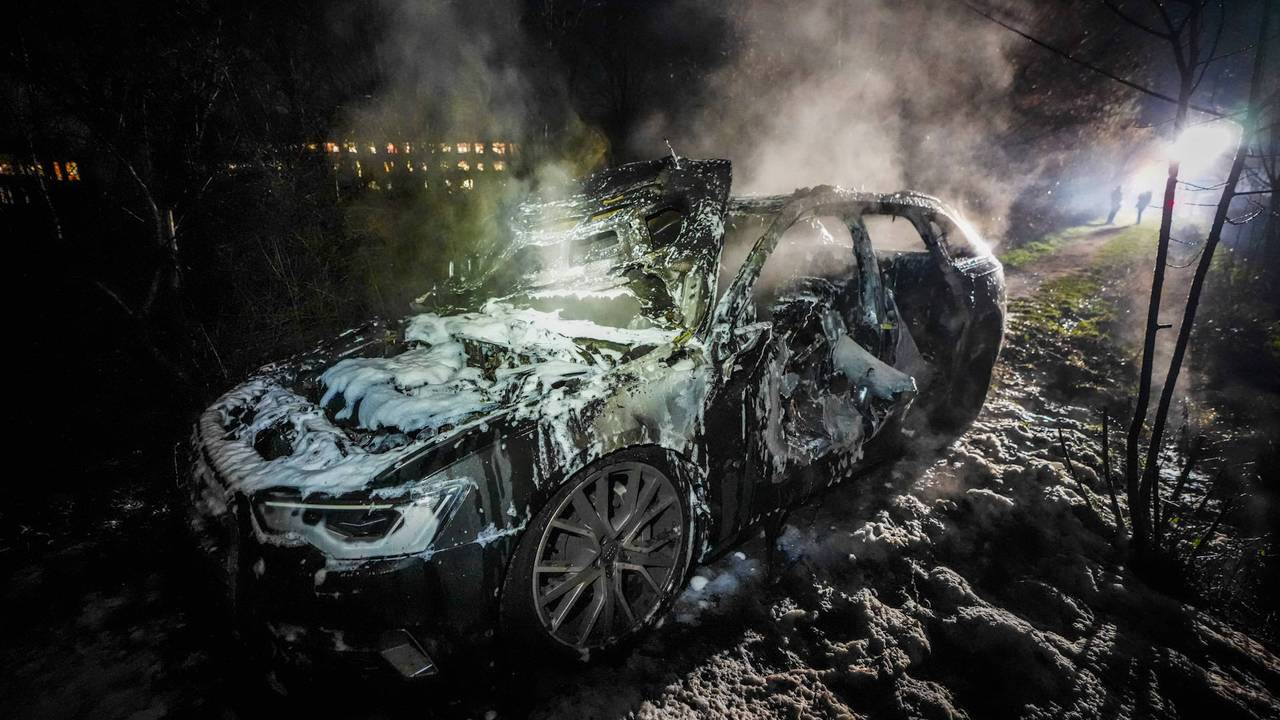 Gestolen Audi in het bos in Eindhoven in brand gestoken