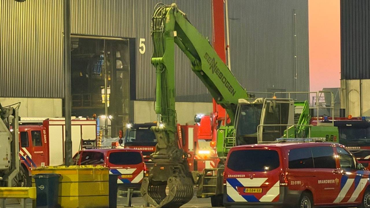 Brand in loods 5 bij Renewi in Eindhoven (foto: Omroep Brabant)