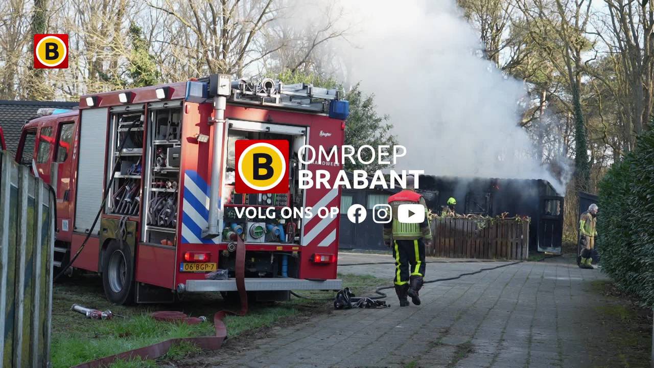 Uitslaande brand verwoest schuur in Molenschot