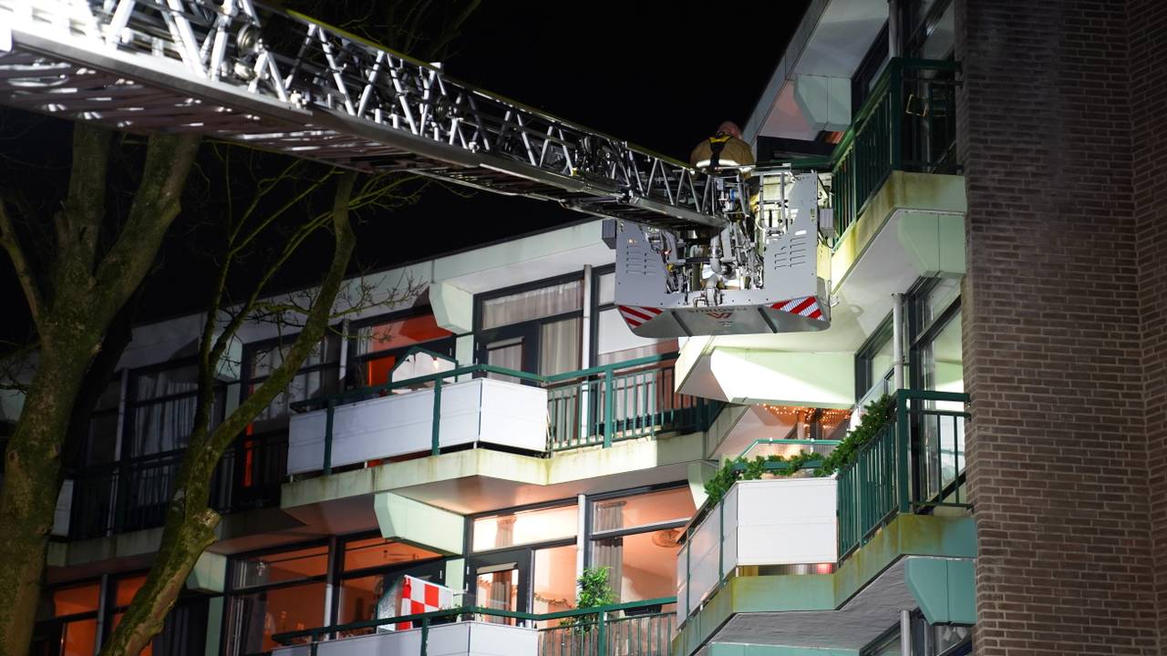 Tachtig studenten op straat door pan met olie die vlam vat