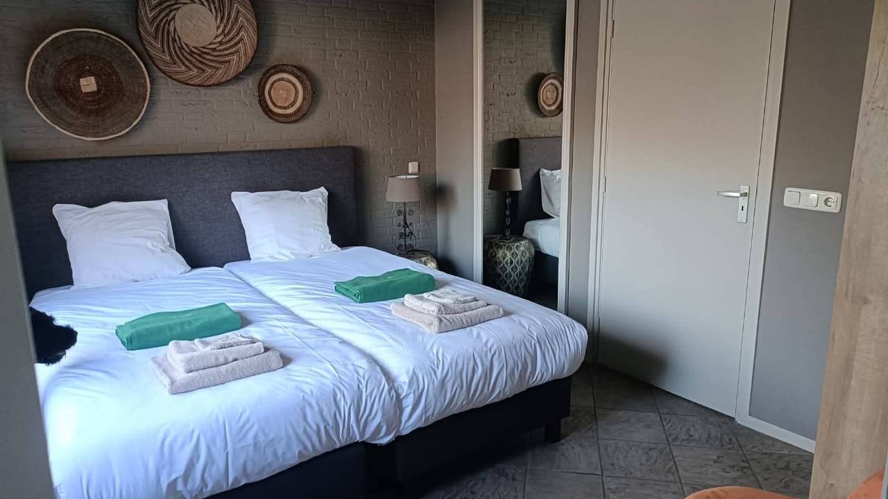 Foto's van een van de vakantiehuisjes die de vrouw zogenaamd verhuurd (foto: gedupeerden).