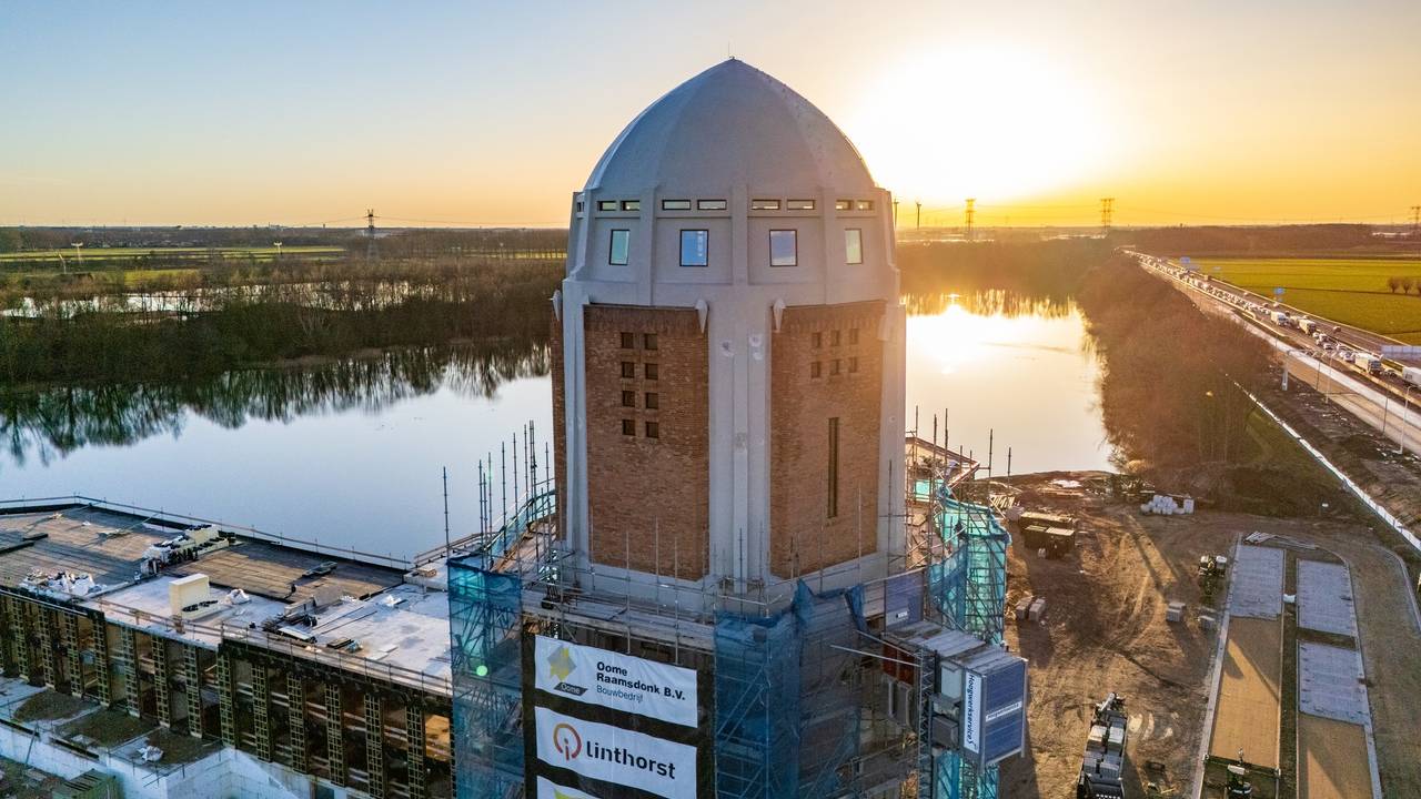 De top is weer zichtbaar (foto:  JimJan Multimedia iov Oome Raamsdonk).