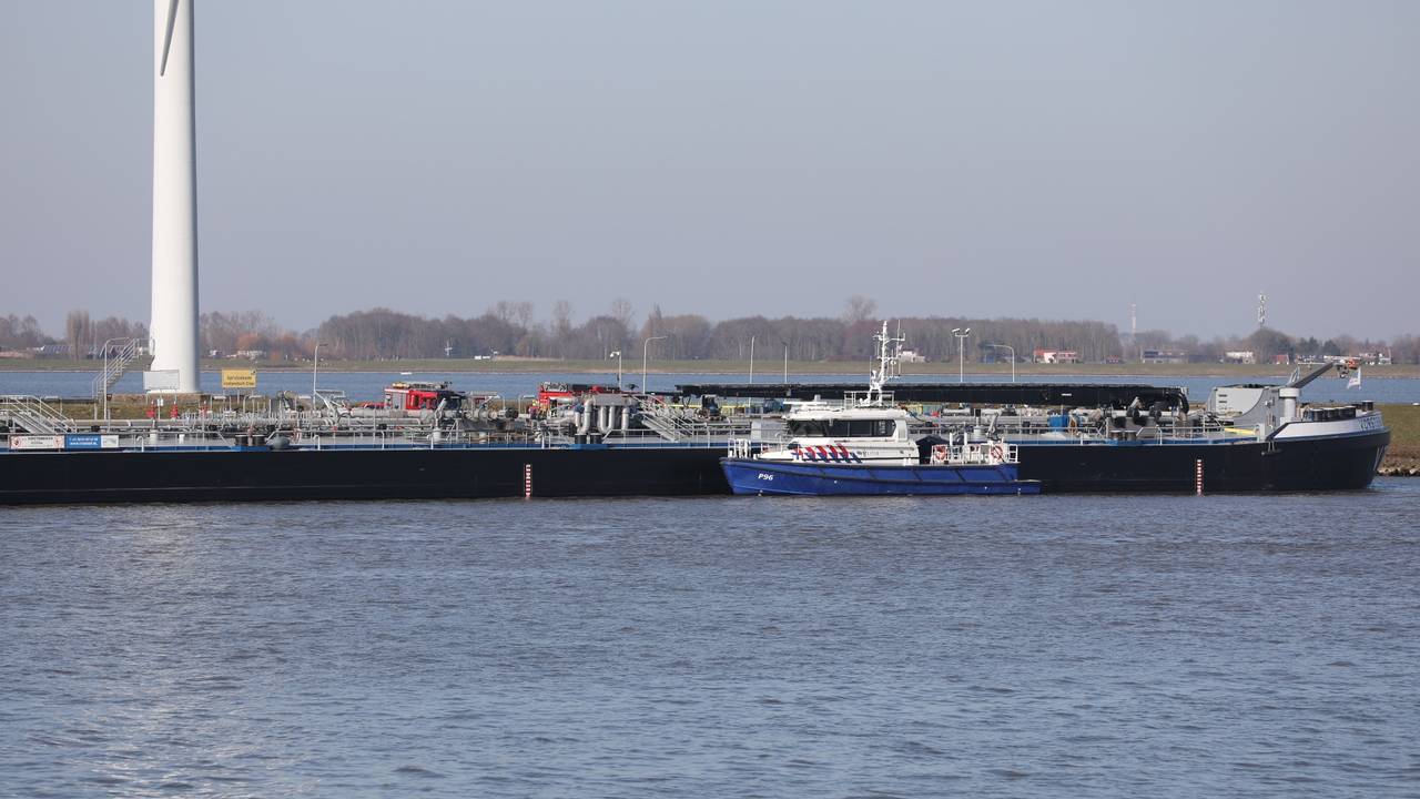 Brand op een boot in Willemstad (foto: Persbureau Heitink).