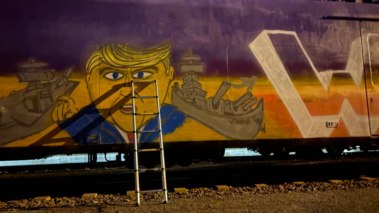 Trump verschijnt in graffiti op trein (foto: Ruud Ritzen).