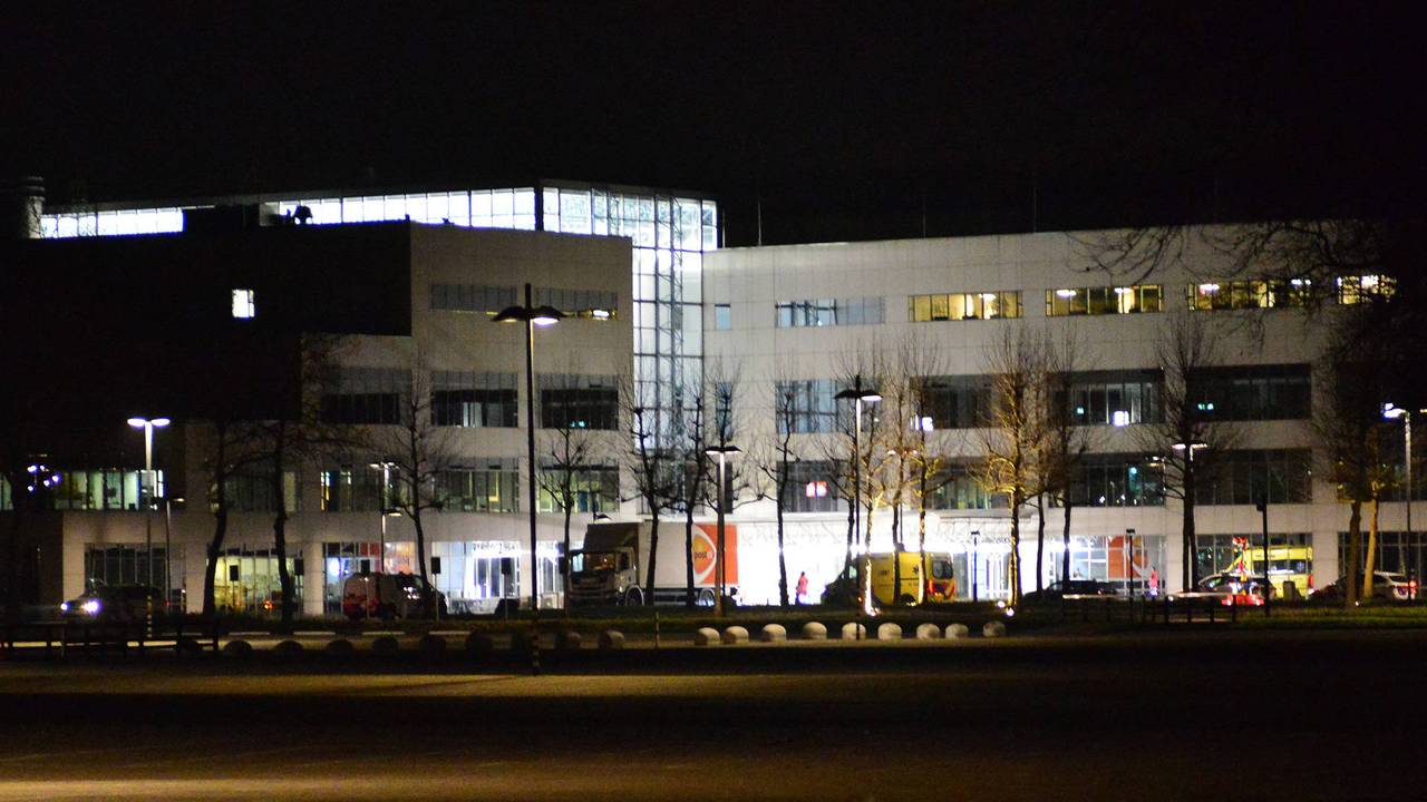 Bij  de beroving  Graaf Engelbertlaan in Breda zouden meerdere mensen betrokken zijn geweest (foto: Perry Roovers/Persbureau Heitink).
