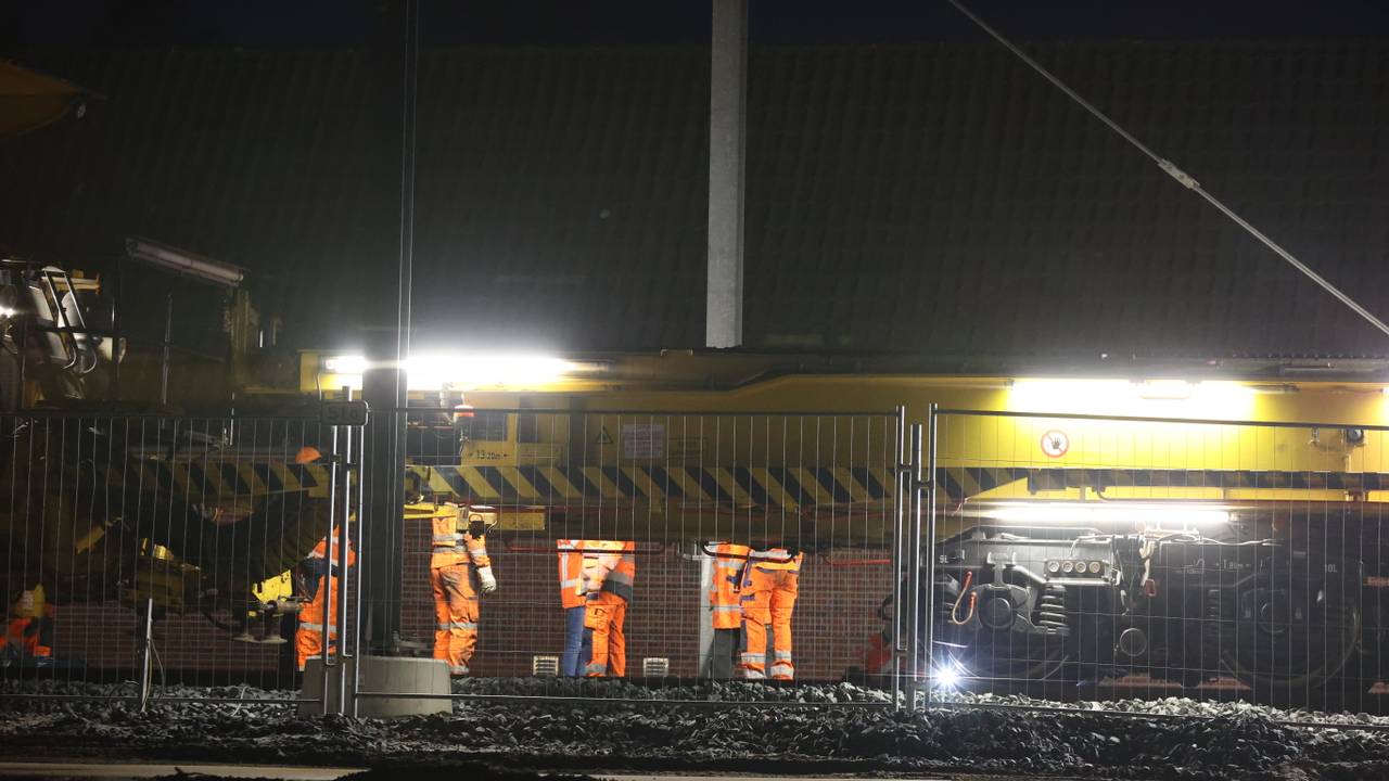 De NS verwacht dat de treinen bij Vught pas in de nacht naar zondag weer volgens schema zullen rijden (foto: Bart Meesters/Persbureau Heitink).