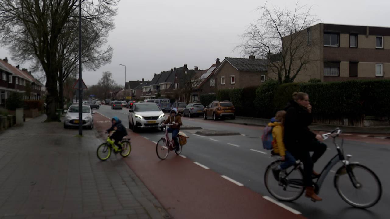 Het vrachtwagenverbod op de Oude Vlijmenseweg werkt niet (foto: Dtv Nieuws).