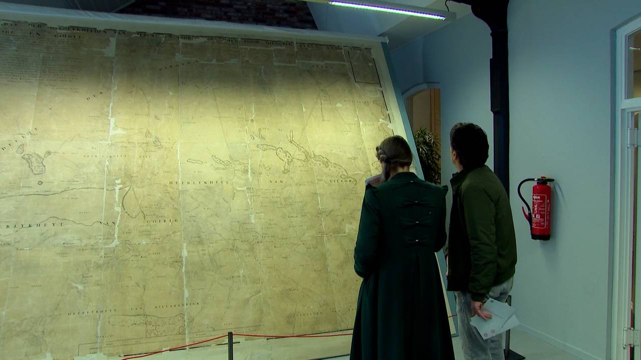 Er kwamen veel mensen kijken naar de bijzondere landkaart (foto: Pieter Soethout)