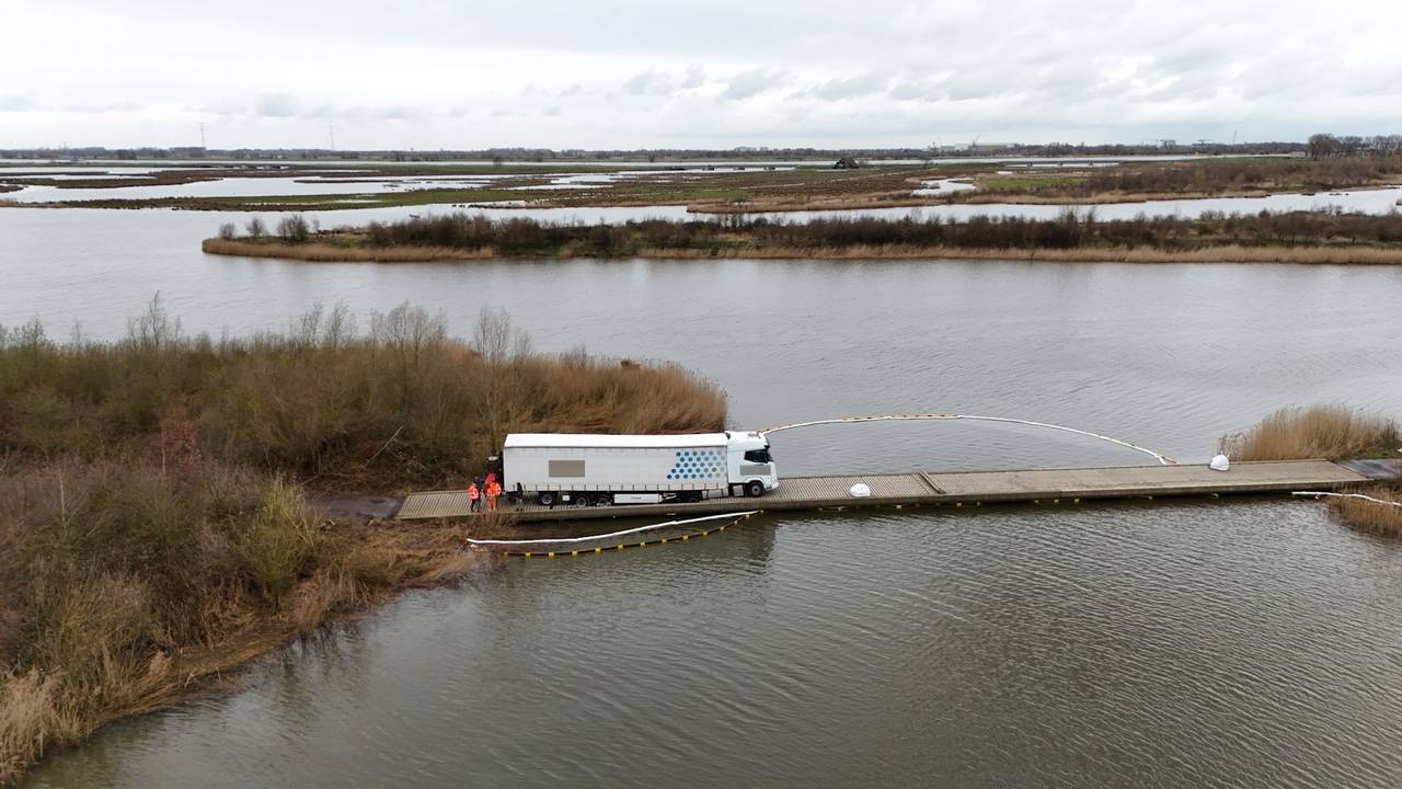 De herstelwerkzaamheden zijn in volle gang (foto: Erik Haverhals / Persbureau Heitink).