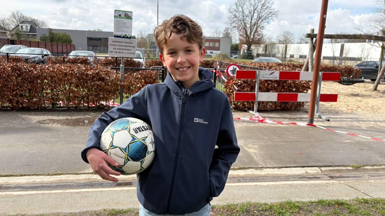 Vince (9) mag van de rechter niet meer voetballen op zijn pannaveldje
