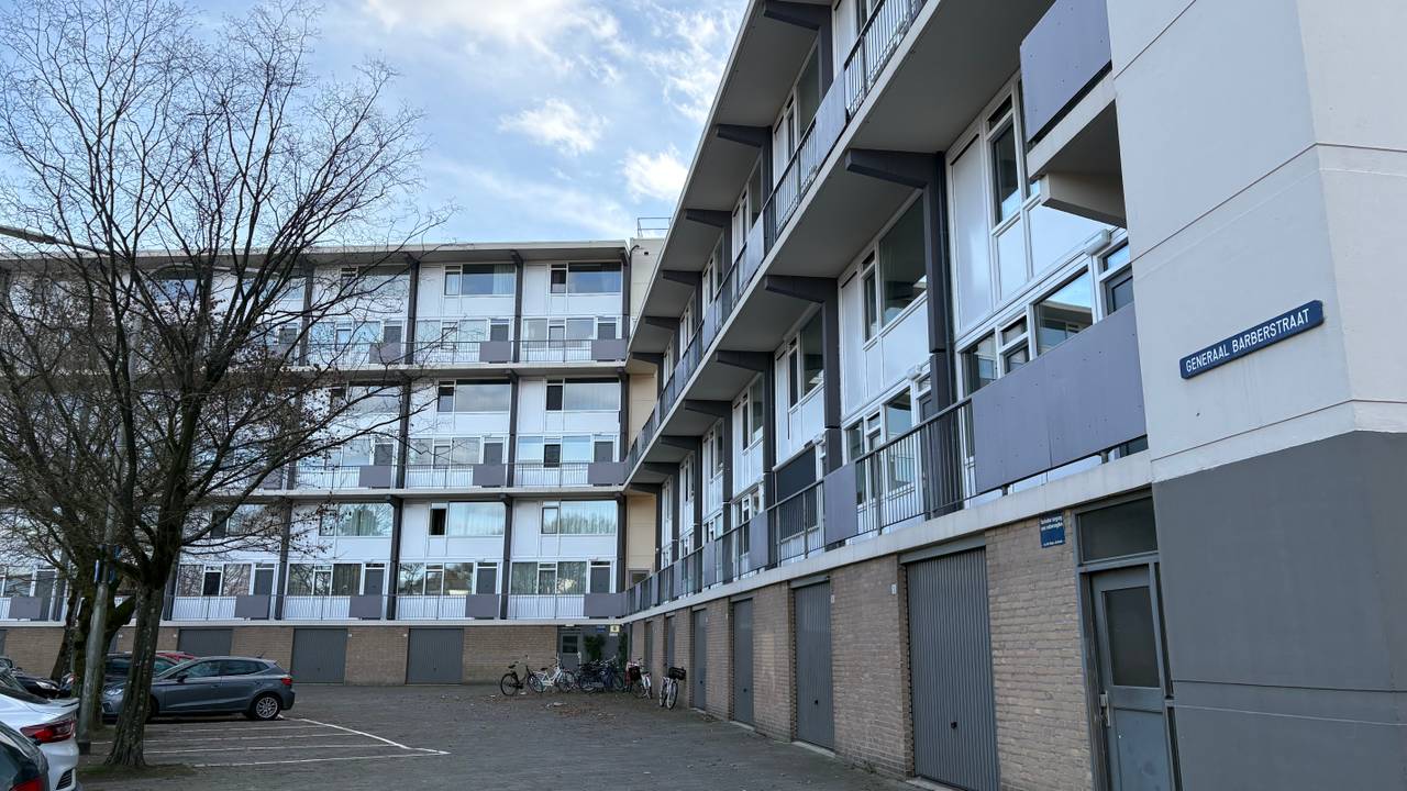 Tilburgse appartementencomplex aan de Generaal Barberstraat dat slachtoffer werd van het faillissement van beheerder De Horst in Waalwijk (foto: Ruud Ritzen).