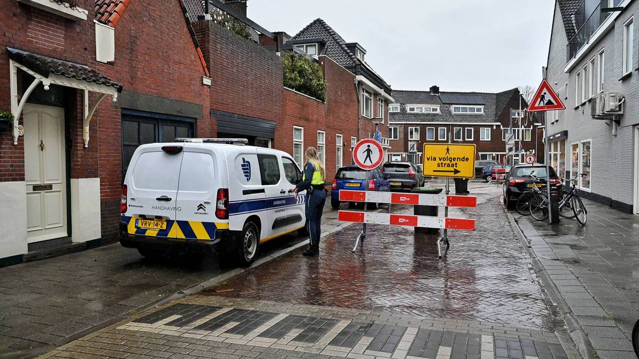 Het slachtoffer negeerde de afzetting bij het sinkhole (foto: Toby de Kort/Persbureau Heitink).