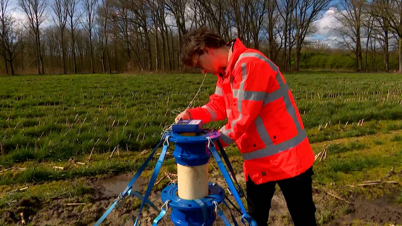 Waterleiding controleren met trillingen (foto: Jan Peels).