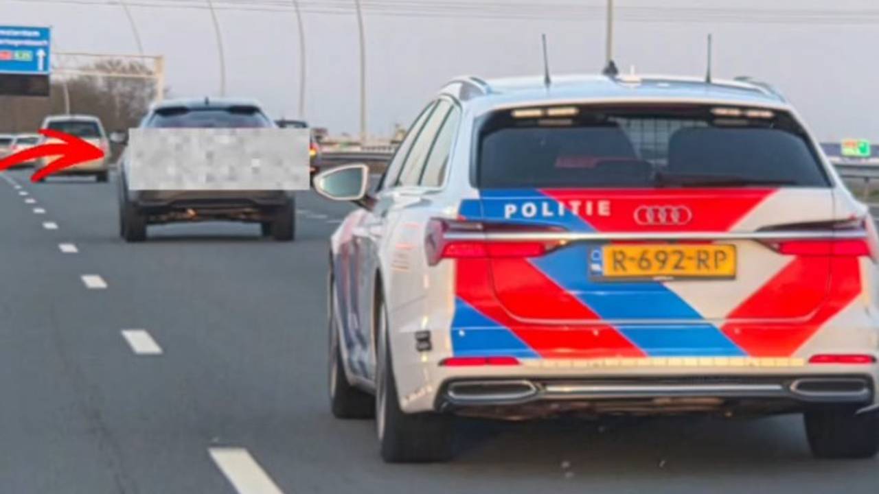 De agenten kwamen op de A2 de gestolen auto op het spoor. (Foto: Instagram / wijkagent_oirschot.)