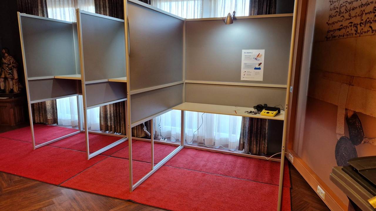 Het stembureau voor blinden en slechtzienden in Grave (foto: Tom Berkers/Omroep Brabant).