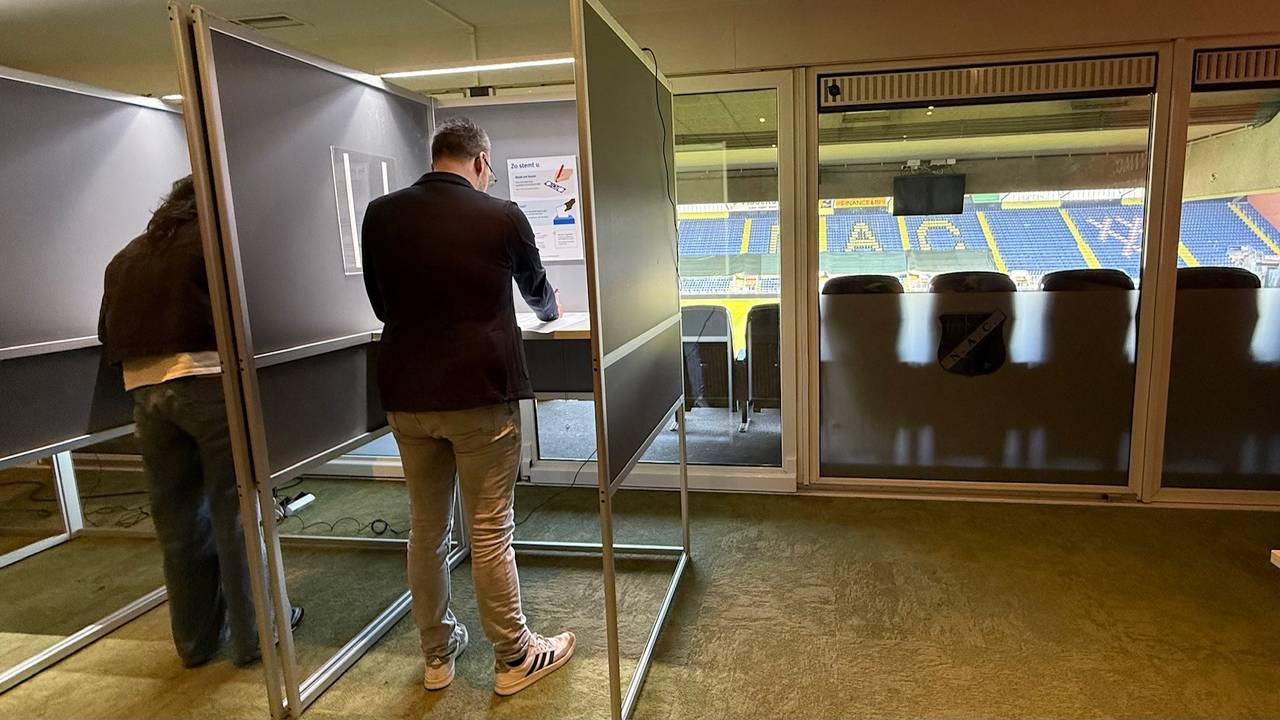 Stemmen in de skybox van NAC Breda (foto: Robert te Veele/Omroep Brabant).