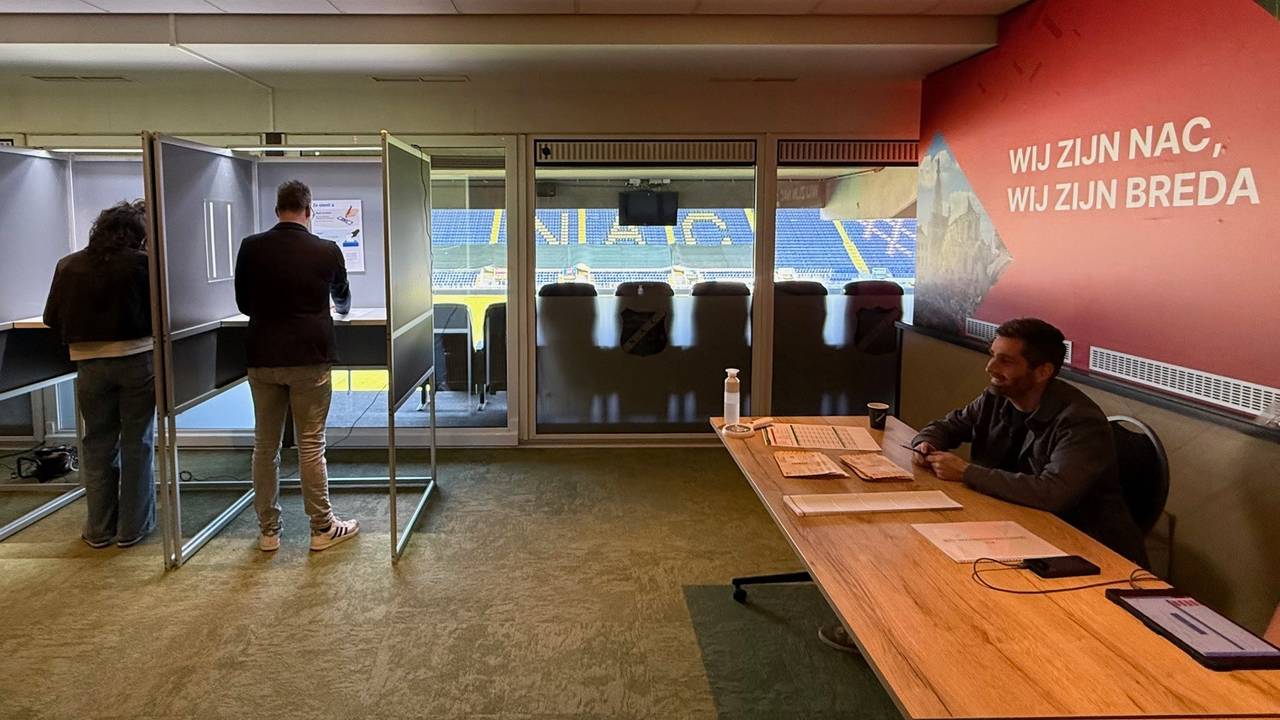 Stemmen in de skybox van NAC Breda (foto: Robert te Veele/Omroep Brabant).