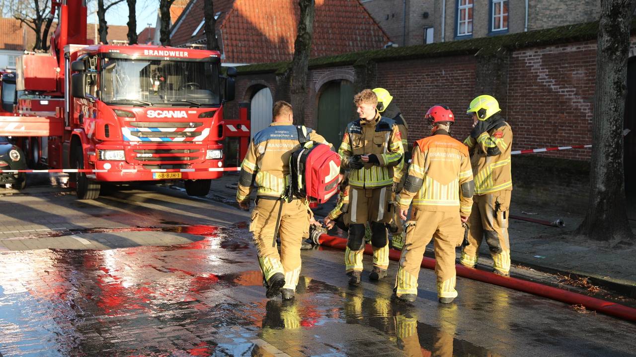 Woningbrand in Bergen op Zoom (foto: Persbureau Heitink / Christian Traets). 