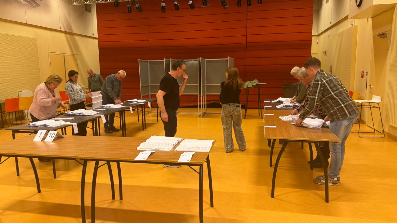 Stemmen tellen in Moerdijk (foto: Omroep Brabant).