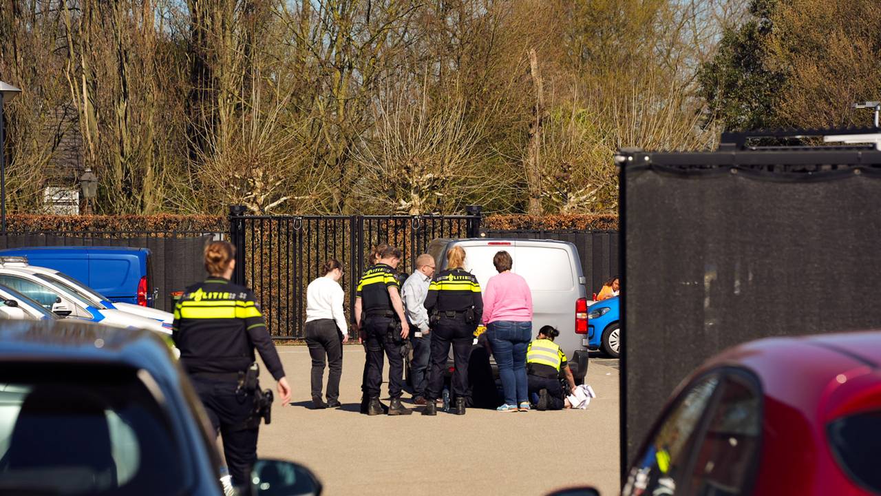 Man aangereden op politiebureau in Sprang-Capelle (foto: Persbureau Heitink).