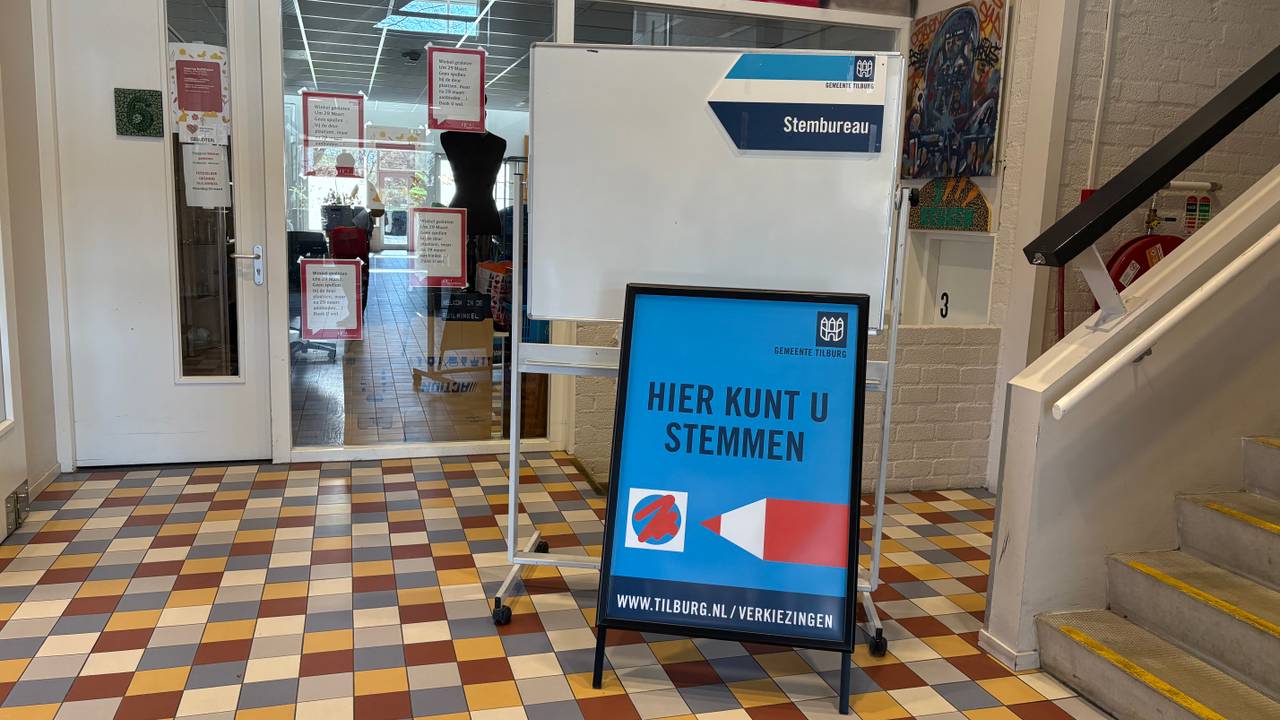 Bij het stembureau in Tilburg Noord was in 2022 een erg lage opkomst (foto: Pieter Soethout / Omroep Brabant).