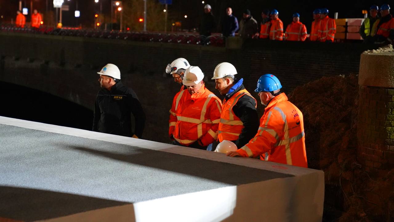 Nieuwe fietsbrug geplaatst in Den Bosch (foto: Bart Meesters / Persbureau Heitink).