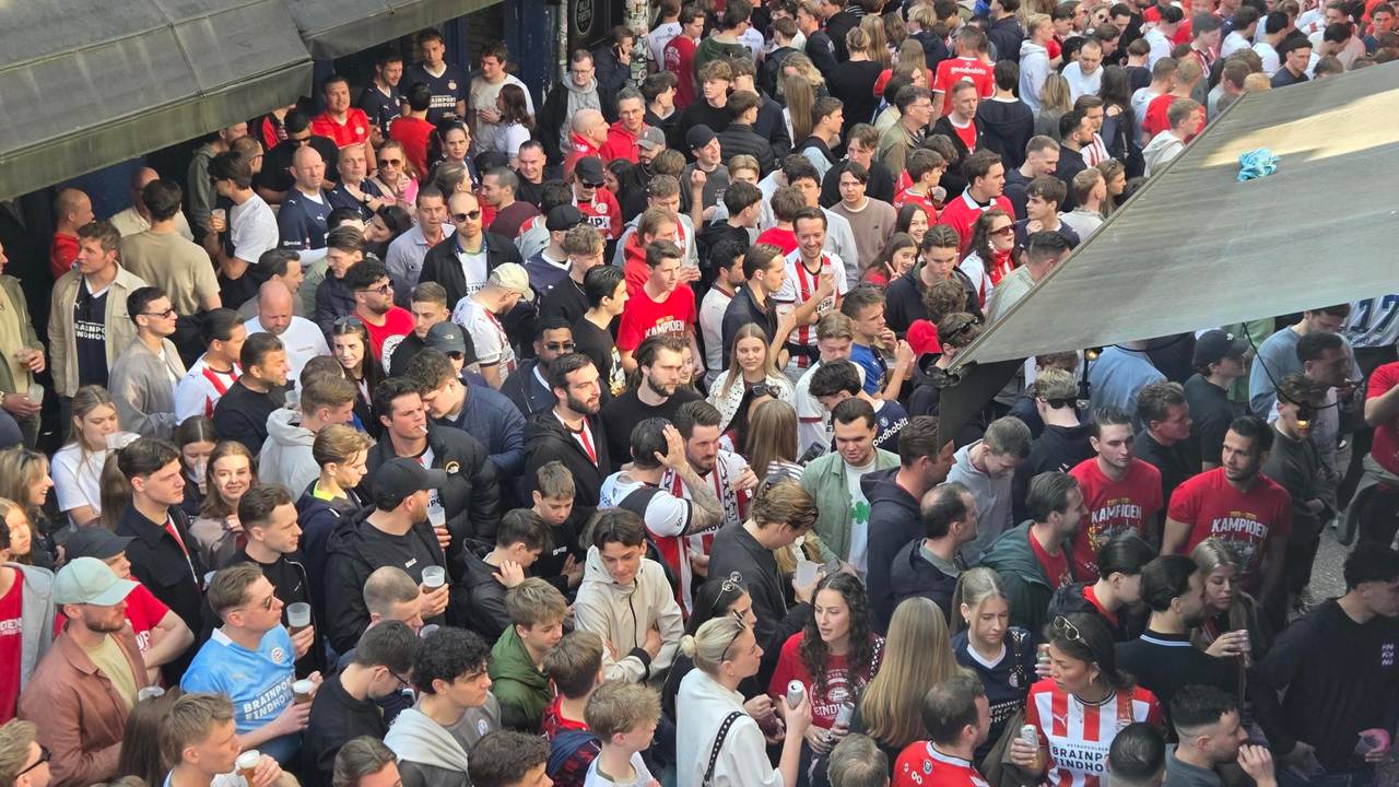 Drukte op Stratumseind (Foto: Noël van Hooft).