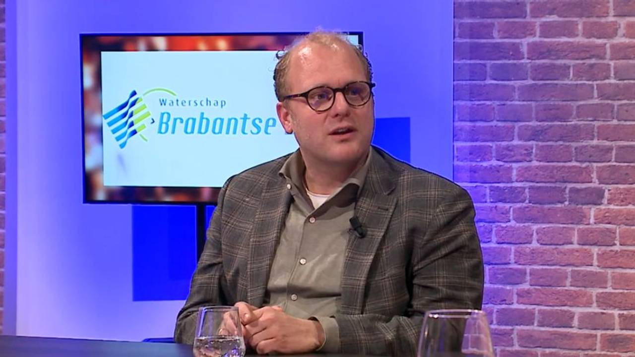 Dijkgraaf Joris Bengevoord tijdens de uitzending van M2 op ZuidWest tv (Foto: ZuidWest Update).