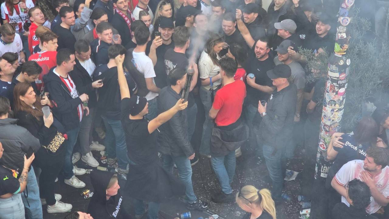 PSV-supporters in Eindhoven rondom de wedstrijd Feyenoord - Ajax.