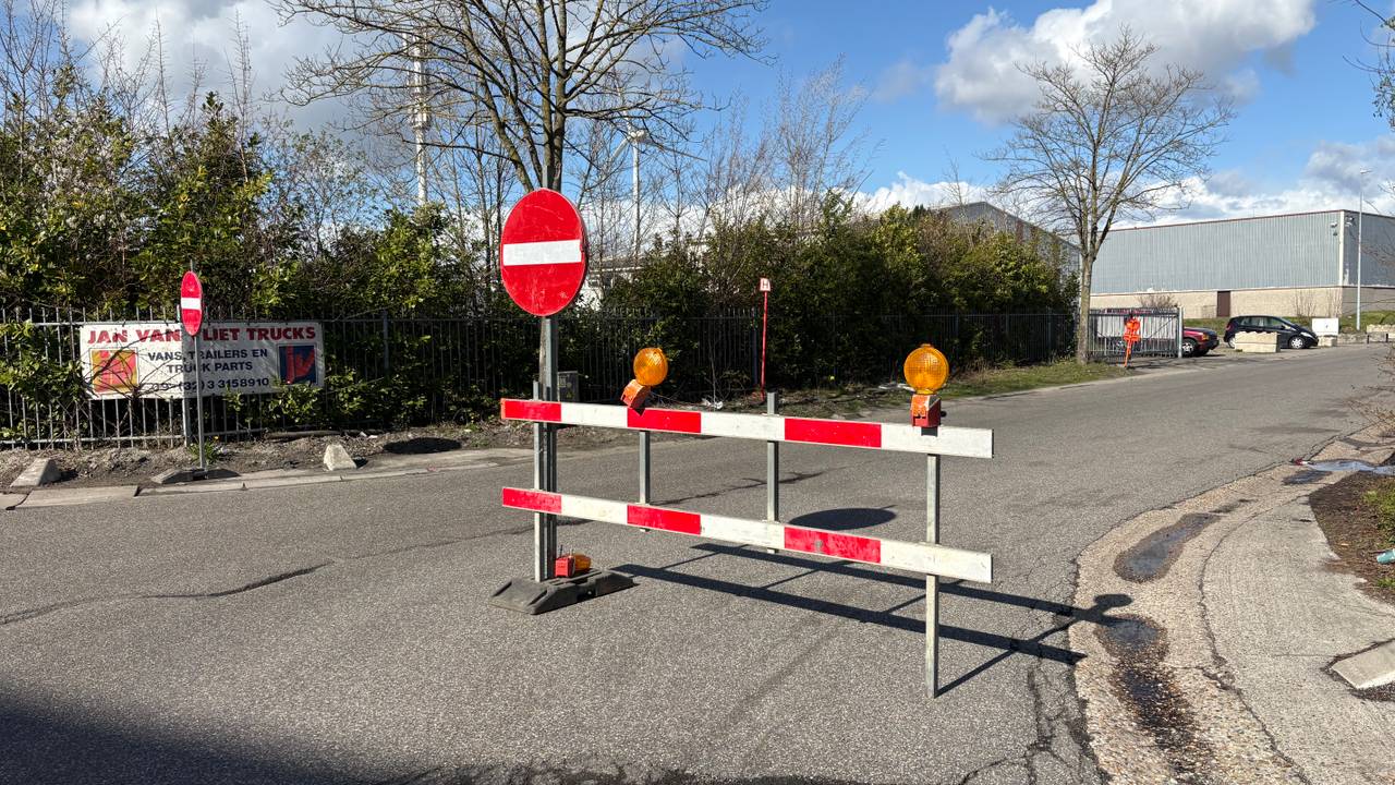 De Amsterdamstraat in Hoogstraten in eenrichtingsverkeer (foto: Raymond Merkx).
