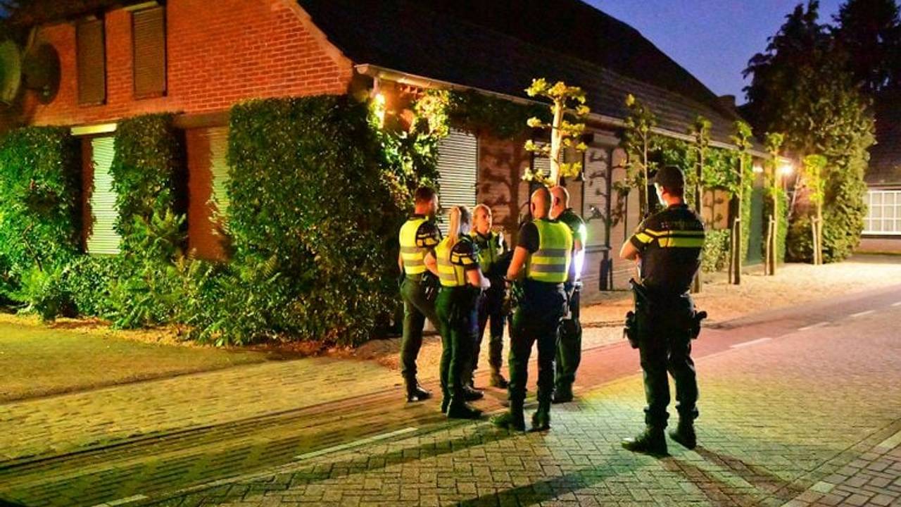 Vorig jaar werd het huis meerdere keren beschoten (foto: Rico Vogels/Persbureau Heitink).