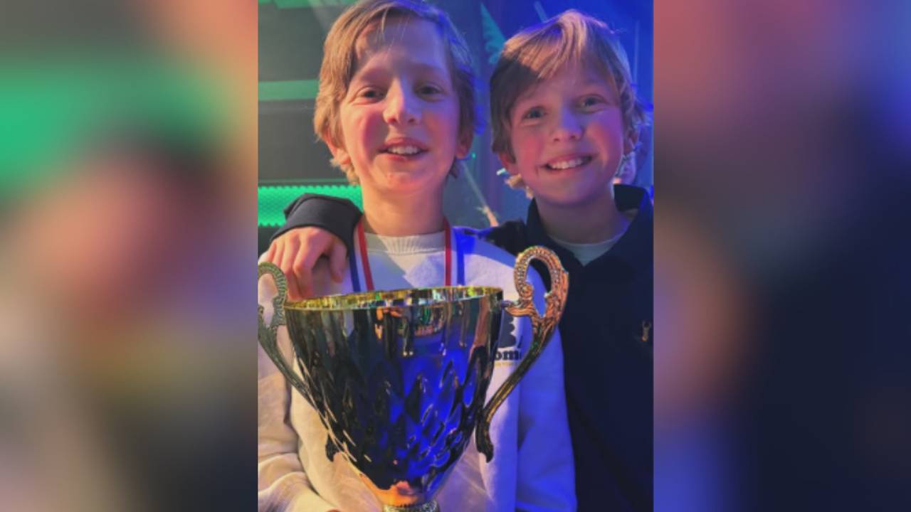 De dove Olivier mag zich de winnaar van de Leesvertelwedstrijd noemen (foto: NOS Jeugdjournaal).