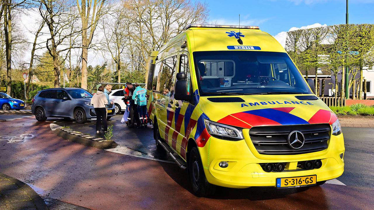 Ongeluk met fietser in Valkenswaard (foto: Rico Vogels / Persbureau Heitink).