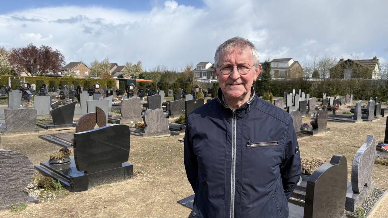 Leo Hoeks op de begraafplaats in Berghem (foto: Imke van de Laar).