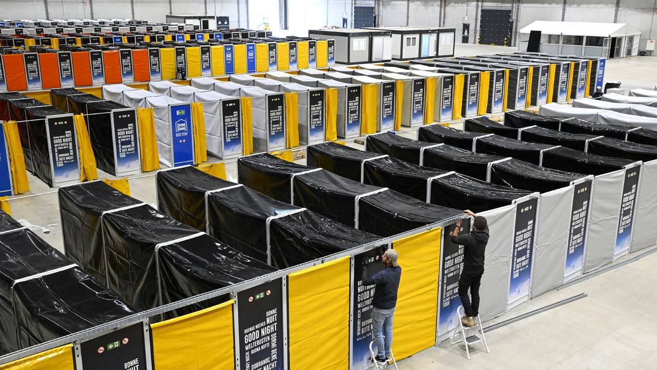 De evenementenhal in Breda is omgebouwd tot tijdelijke asielopvang (foto: Erald van der Aa).